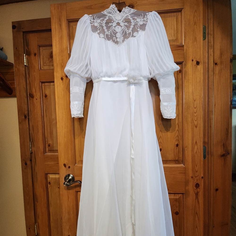VTG 1970's Victorian Wedding Dress